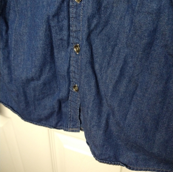 Croft and Barrow collared denim look button front pocket long sleeve. Size XS - Picture 4 of 9